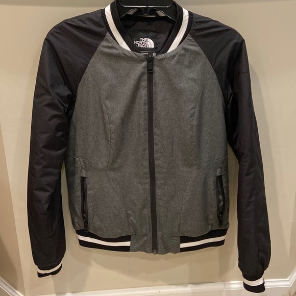 The North Face: Women’s Rydell Bomber Size XS - Picture 1 of 12